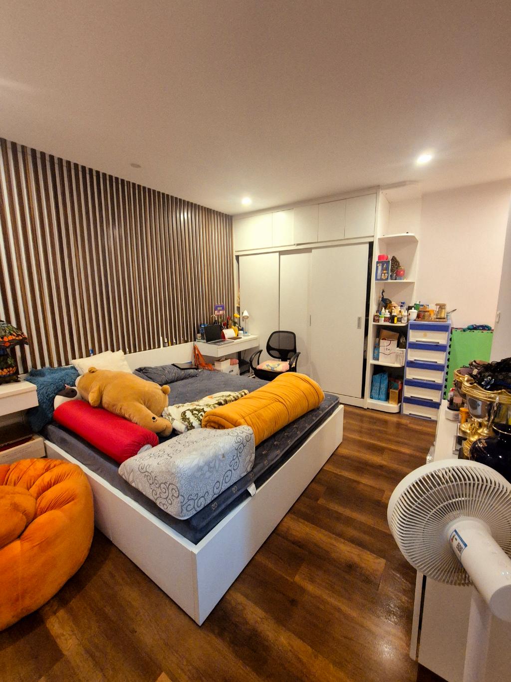 Bán nhà Hoàng Cầu - diện tích 85m2 1 tầng - ô tô vòng quanh dừng đỗ ngày đêm - giá 9,9 tỷ