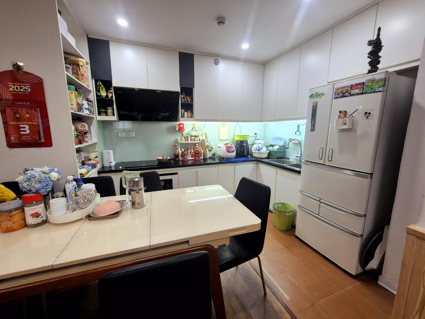 Bán nhà Hoàng Cầu - diện tích 85m2 1 tầng - ô tô vòng quanh dừng đỗ ngày đêm - giá 9,9 tỷ