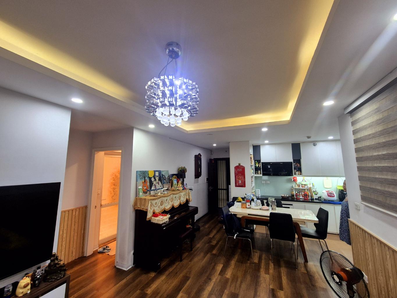 Bán nhà Hoàng Cầu - diện tích 85m2 1 tầng - ô tô vòng quanh dừng đỗ ngày đêm - giá 9,9 tỷ