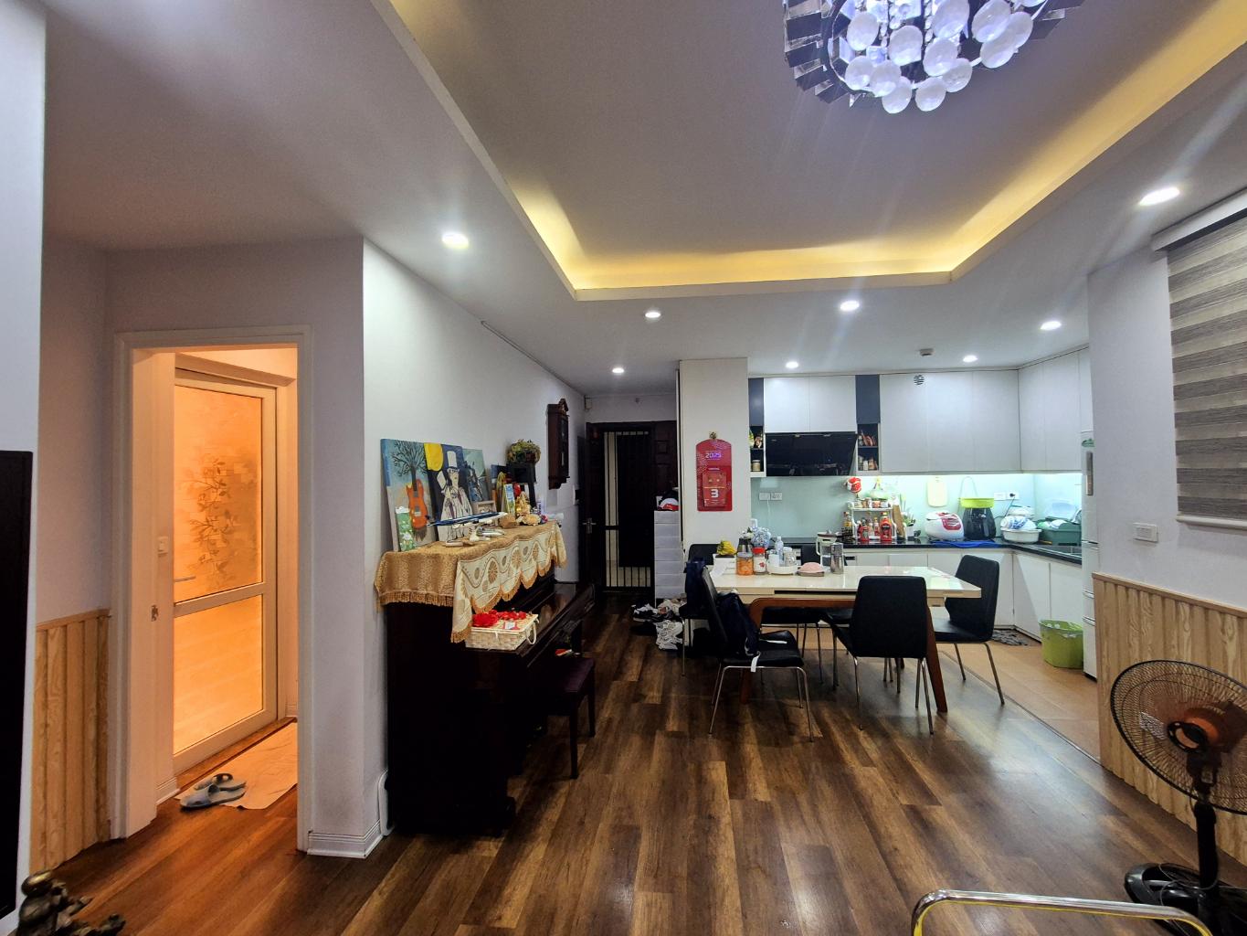 Bán nhà Hoàng Cầu - diện tích 85m2 1 tầng - ô tô vòng quanh dừng đỗ ngày đêm - giá 9,9 tỷ