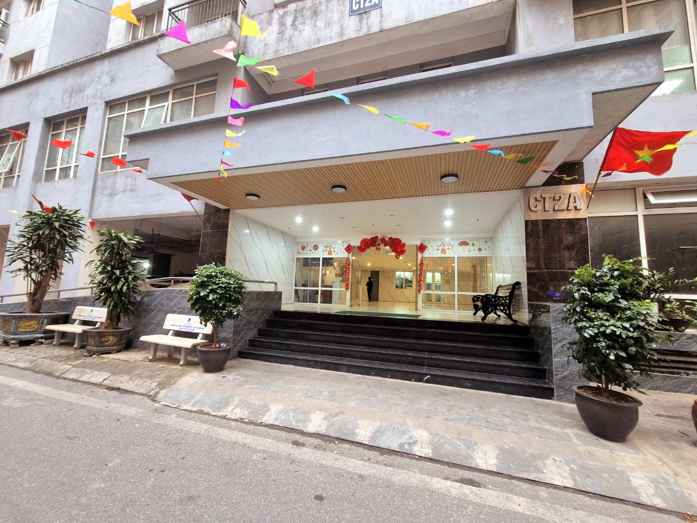 Bán nhà Hoàng Cầu - diện tích 85m2 1 tầng - ô tô vòng quanh dừng đỗ ngày đêm - giá 9,9 tỷ