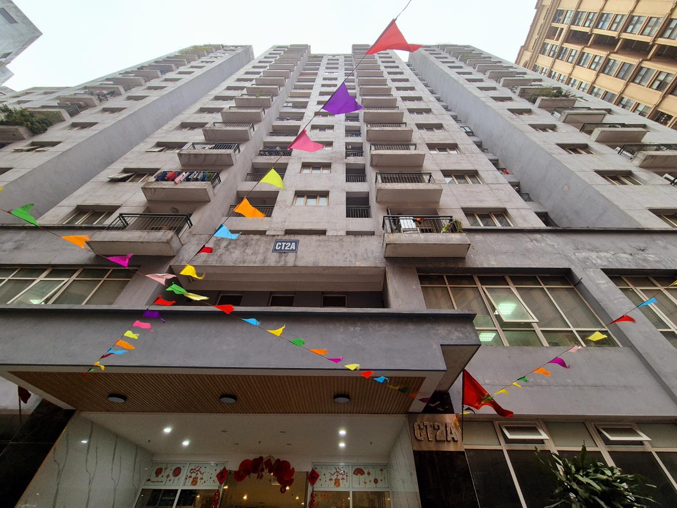 Bán nhà Hoàng Cầu - diện tích 85m2 1 tầng - ô tô vòng quanh dừng đỗ ngày đêm - giá 9,9 tỷ