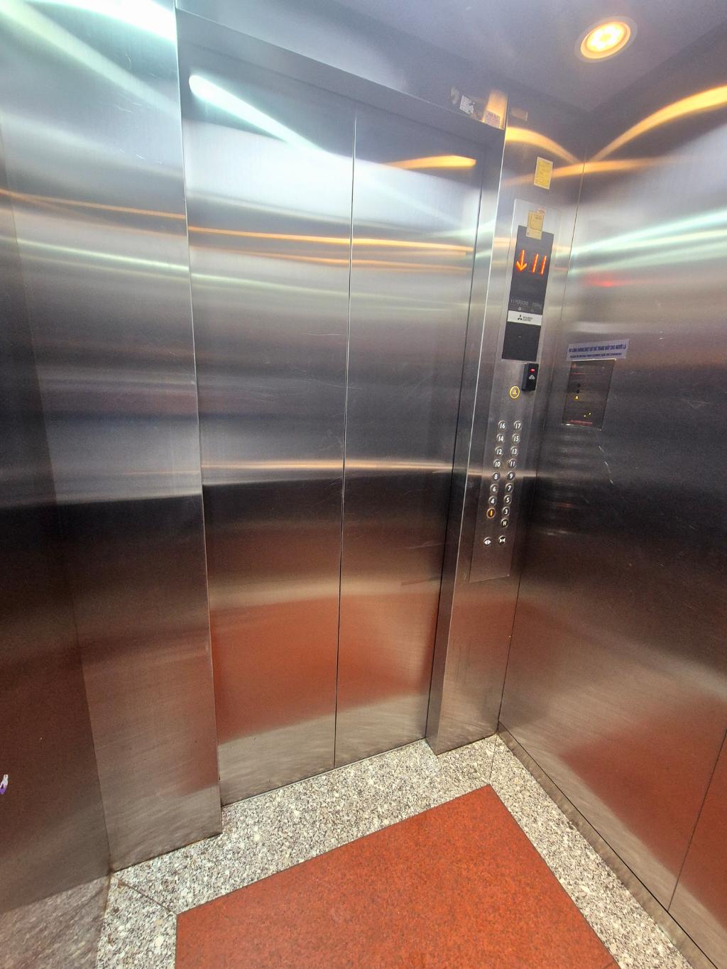 Bán nhà Hoàng Cầu - diện tích 85m2 1 tầng - ô tô vòng quanh dừng đỗ ngày đêm - giá 9,9 tỷ