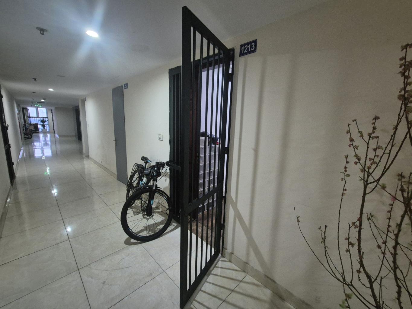 Bán nhà Hoàng Cầu - diện tích 85m2 1 tầng - ô tô vòng quanh dừng đỗ ngày đêm - giá 9,9 tỷ