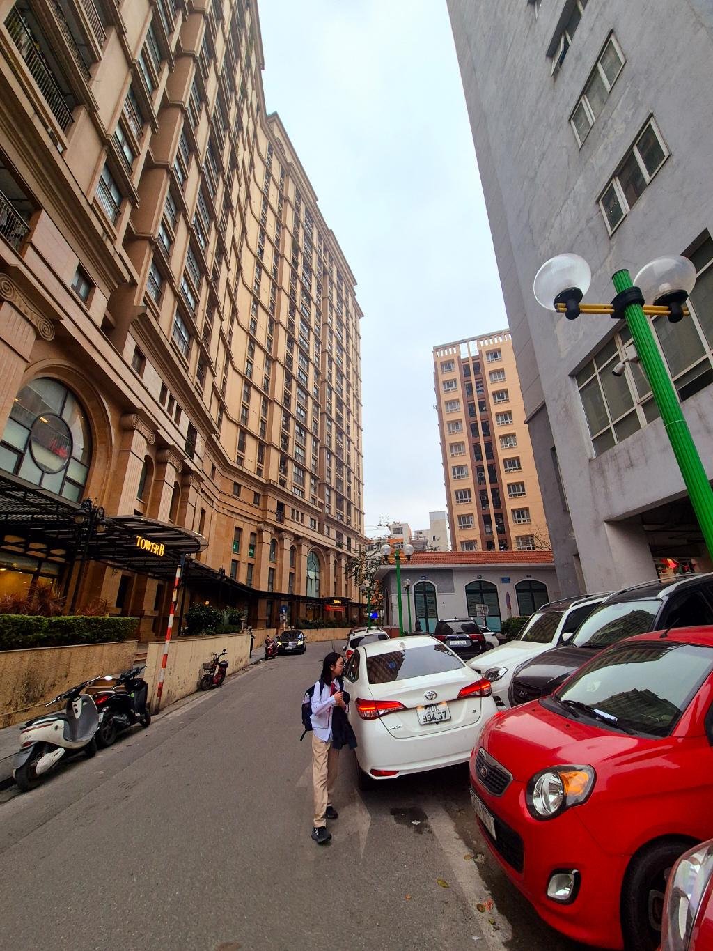 Bán nhà Hoàng Cầu - diện tích 85m2 1 tầng - ô tô vòng quanh dừng đỗ ngày đêm - giá 9,9 tỷ