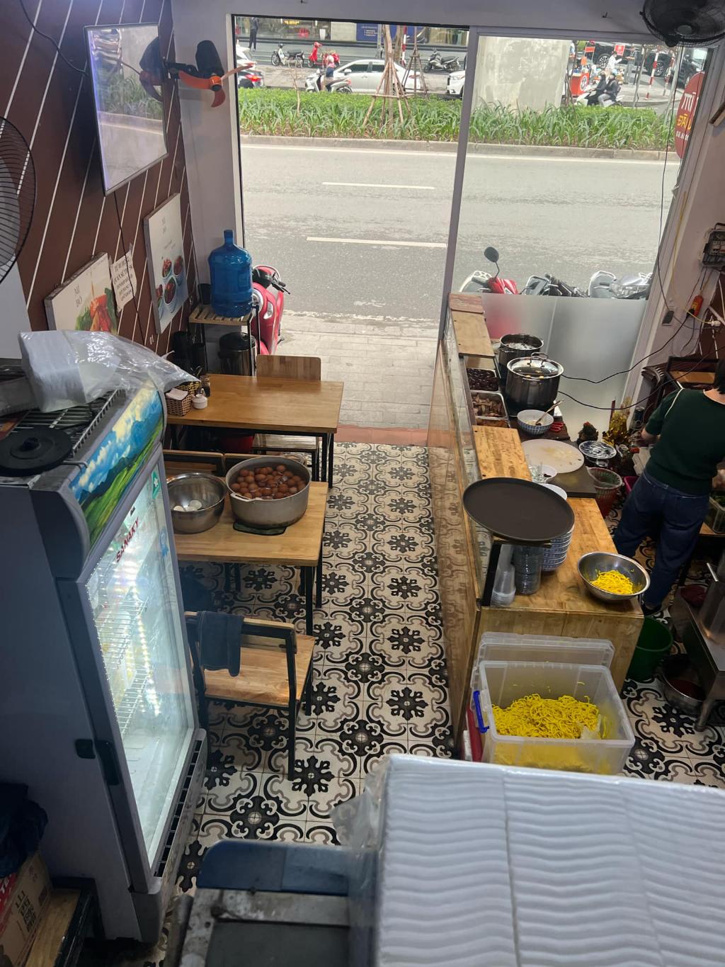 Bán nhà Hoàng Cầu - diện tích 20m2 5 tầng - Nhà mặt phố triệu đô - giá 12,9 tỷ