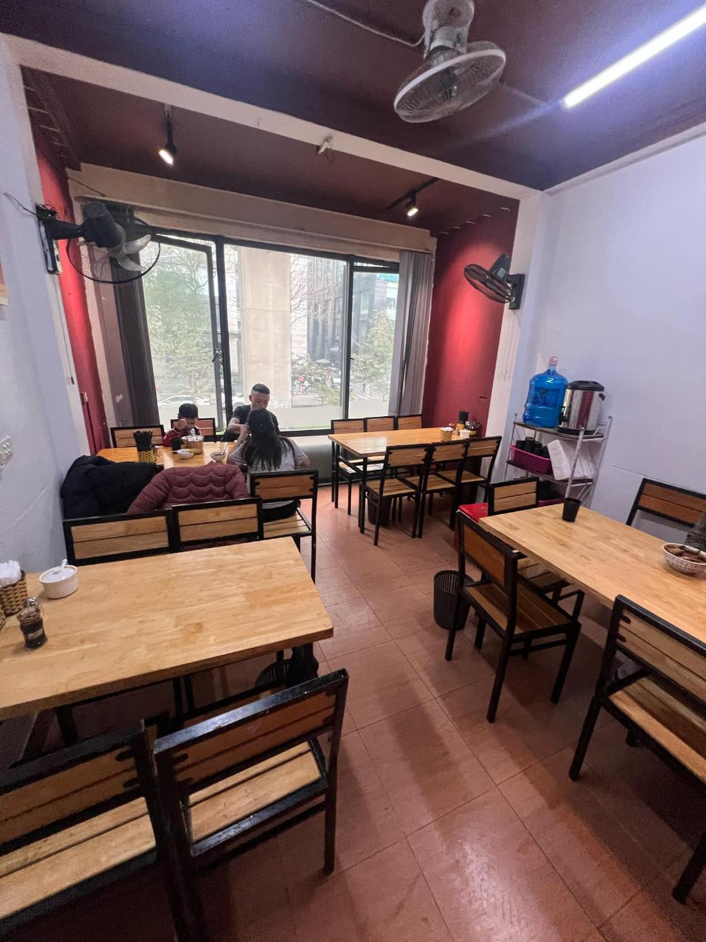 Bán nhà Hoàng Cầu - diện tích 20m2 5 tầng - Nhà mặt phố triệu đô - giá 12,9 tỷ