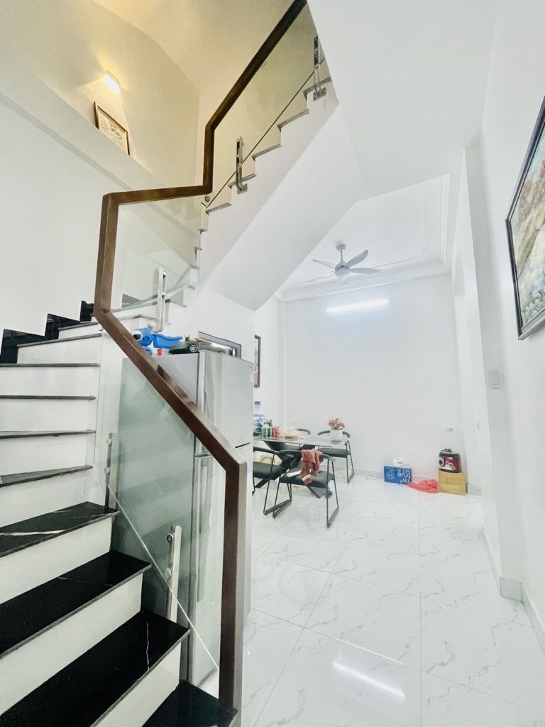 Bán nhà La Thành - diện tích 39m2 4 tầng - Nhà đẹp ở luôn - giá 8,8 tỷ