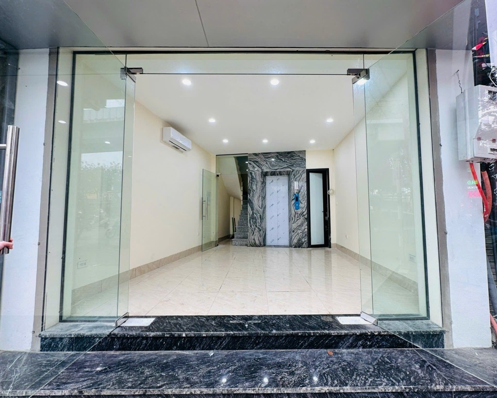 Bán nhà Nguyễn Trãi - diện tích 26,3m2 6 tầng - Mặt phố VIP - giá 15,5 tỷ