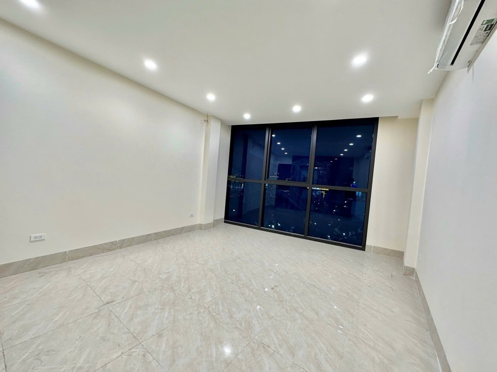 Bán nhà Nguyễn Trãi - diện tích 26,3m2 6 tầng - Mặt phố VIP - giá 15,5 tỷ