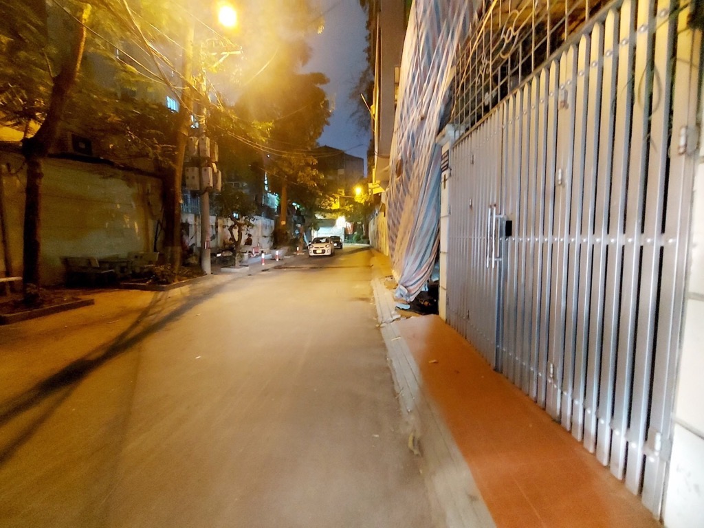 Bán nhà Hoàng Cầu - diện tích 44.8m2 1 tầng - Nhà vị trí vip, mặt tiền rộng - giá 16,5 tỷ