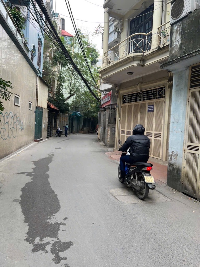 Bán nhà Hoàng Cầu - diện tích 44.8m2 1 tầng - Nhà vị trí vip, mặt tiền rộng - giá 16,5 tỷ