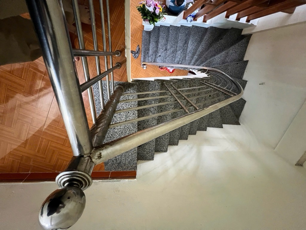 Bán nhà Lĩnh Nam - diện tích 94.8m2 3 tầng - Ngõ 3 gác tránh xe máy - giá 15 tỷ