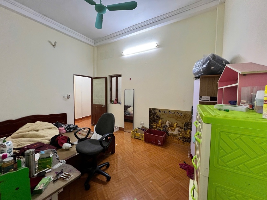 Bán nhà Lĩnh Nam - diện tích 94.8m2 3 tầng - Ngõ 3 gác tránh xe máy - giá 15 tỷ