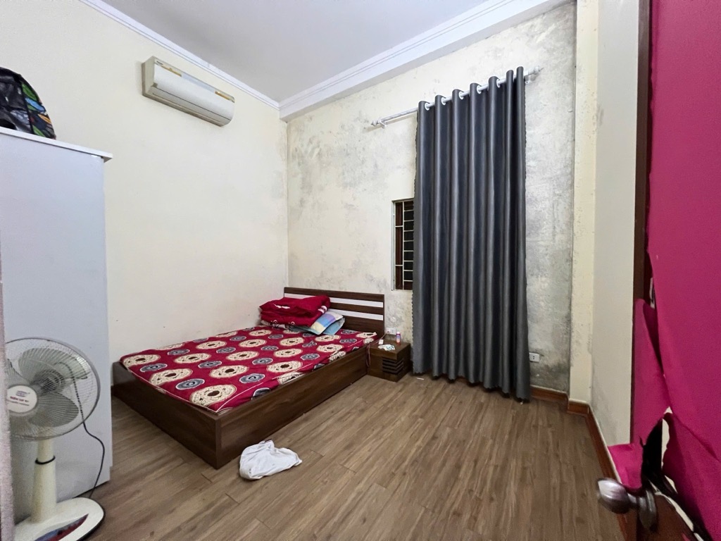 Bán nhà Lĩnh Nam - diện tích 94.8m2 3 tầng - Ngõ 3 gác tránh xe máy - giá 15 tỷ