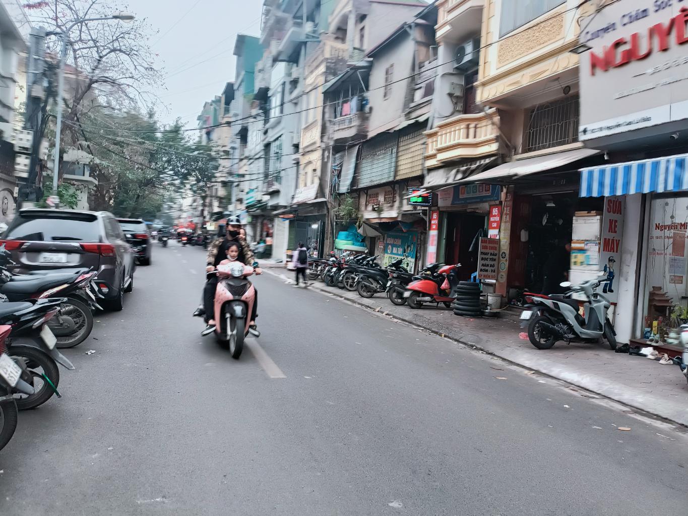 Bán nhà Nguyễn Cao - diện tích 8,5m2 2 tầng - Lô góc - giá 3 tỷ