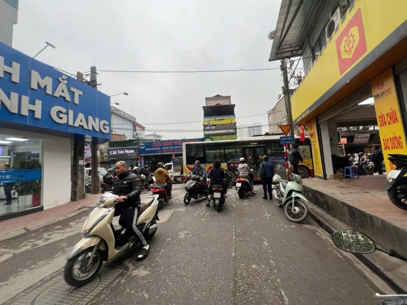 Bán nhà Định Công - diện tích 35m2 2 tầng - Ô TÔ - KINH DOANH - giá 2,6 tỷ