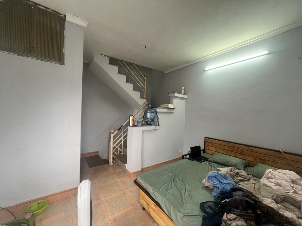 Bán nhà Nguyễn Khoái - diện tích 14m2 3 tầng - Lô góc - giá 2,35 tỷ