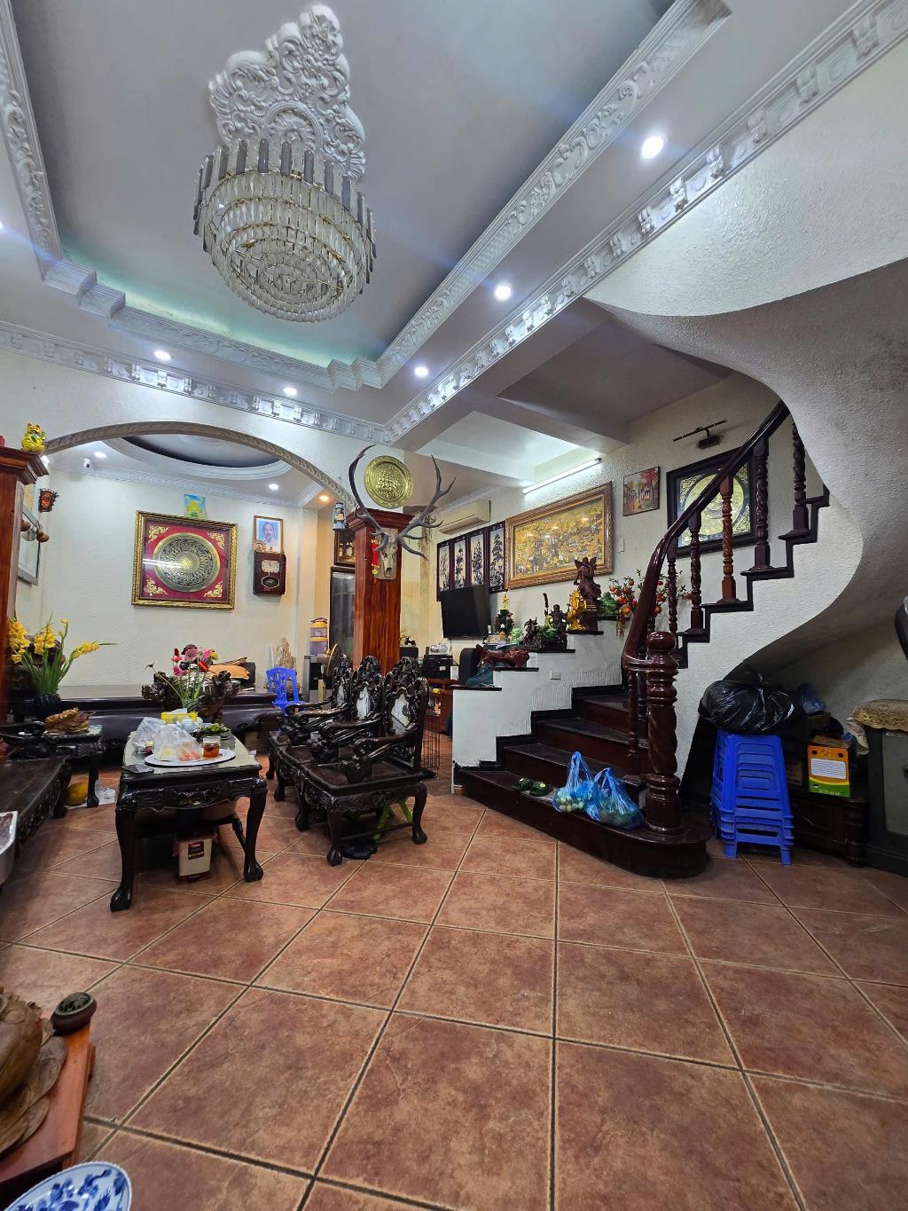 Bán nhà Đại La - diện tích 70.4m2 4 tầng - Mặt tiền rộng miên man - giá 17,5 tỷ