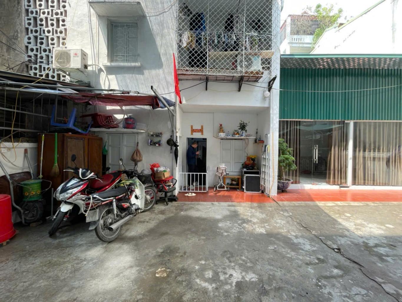 Bán nhà Tân Mai - diện tích 36m2 2 tầng - Ngõ thông rộng - giá 15 tỷ