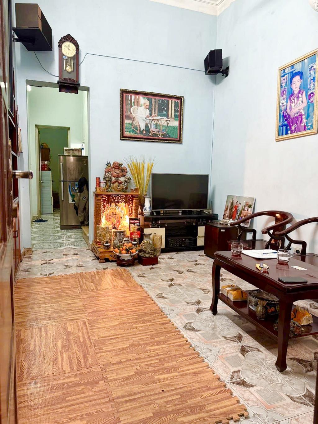 Bán nhà Nguyễn Khoái - diện tích 45m2 2 tầng - ô tô vào trong nhà - giá 4,5 tỷ