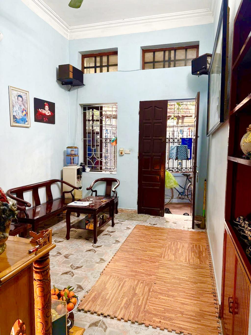 Bán nhà Nguyễn Khoái - diện tích 45m2 2 tầng - ô tô vào trong nhà - giá 4,5 tỷ