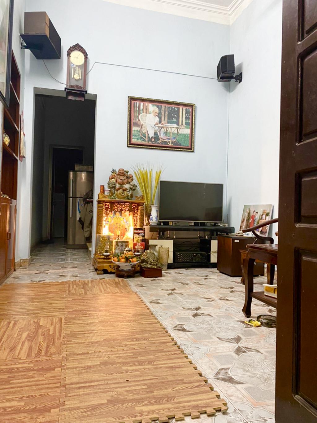 Bán nhà Nguyễn Khoái - diện tích 45m2 2 tầng - ô tô vào trong nhà - giá 4,5 tỷ