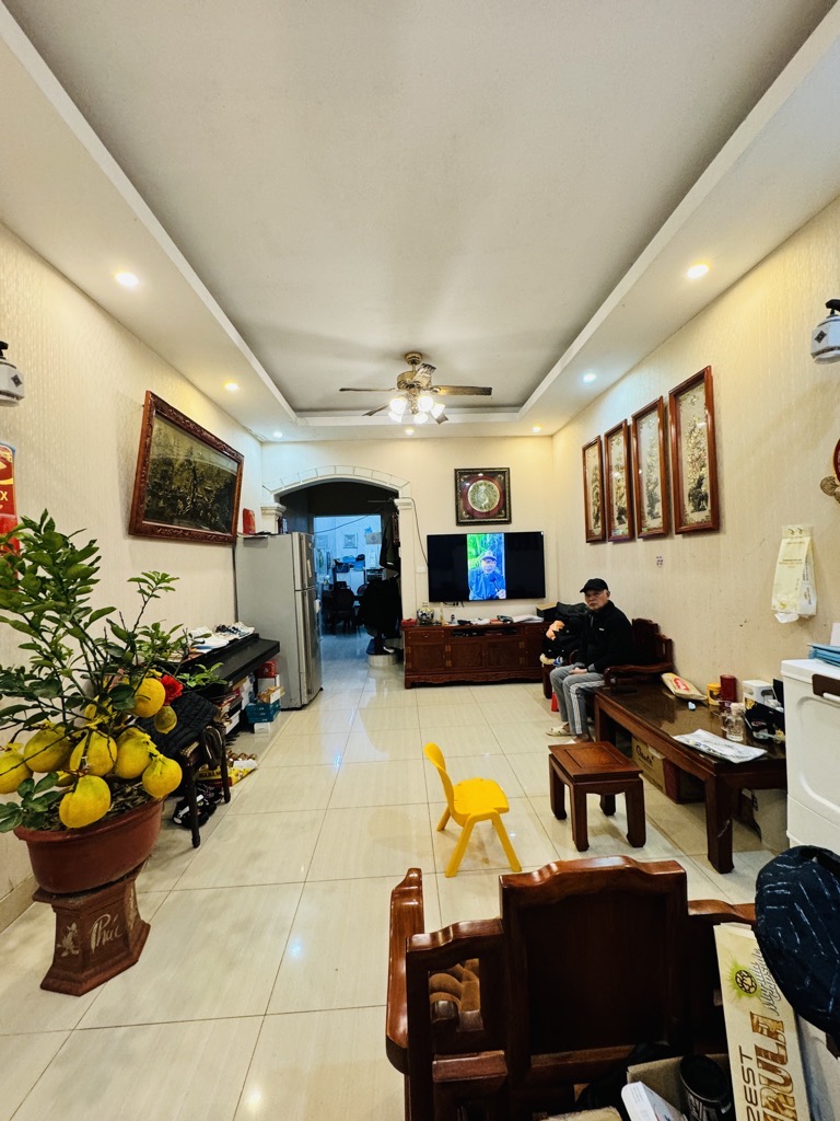 Bán nhà tam Trinh - diện tích 72m2 3 tầng - gần phố - giá 12,9 tỷ