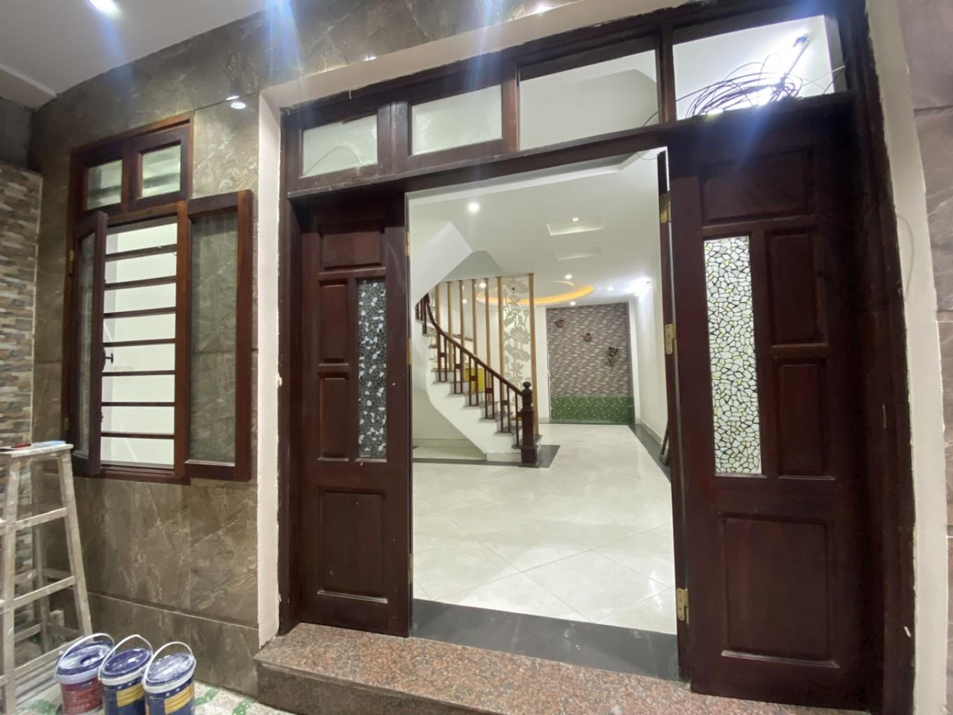 Bán nhà Định Công Thượng - 38.2m2 4 tầng - phân lô, ô tô đỗ cửa, tiện ích đầy đủ - giá 7,5x tỷ