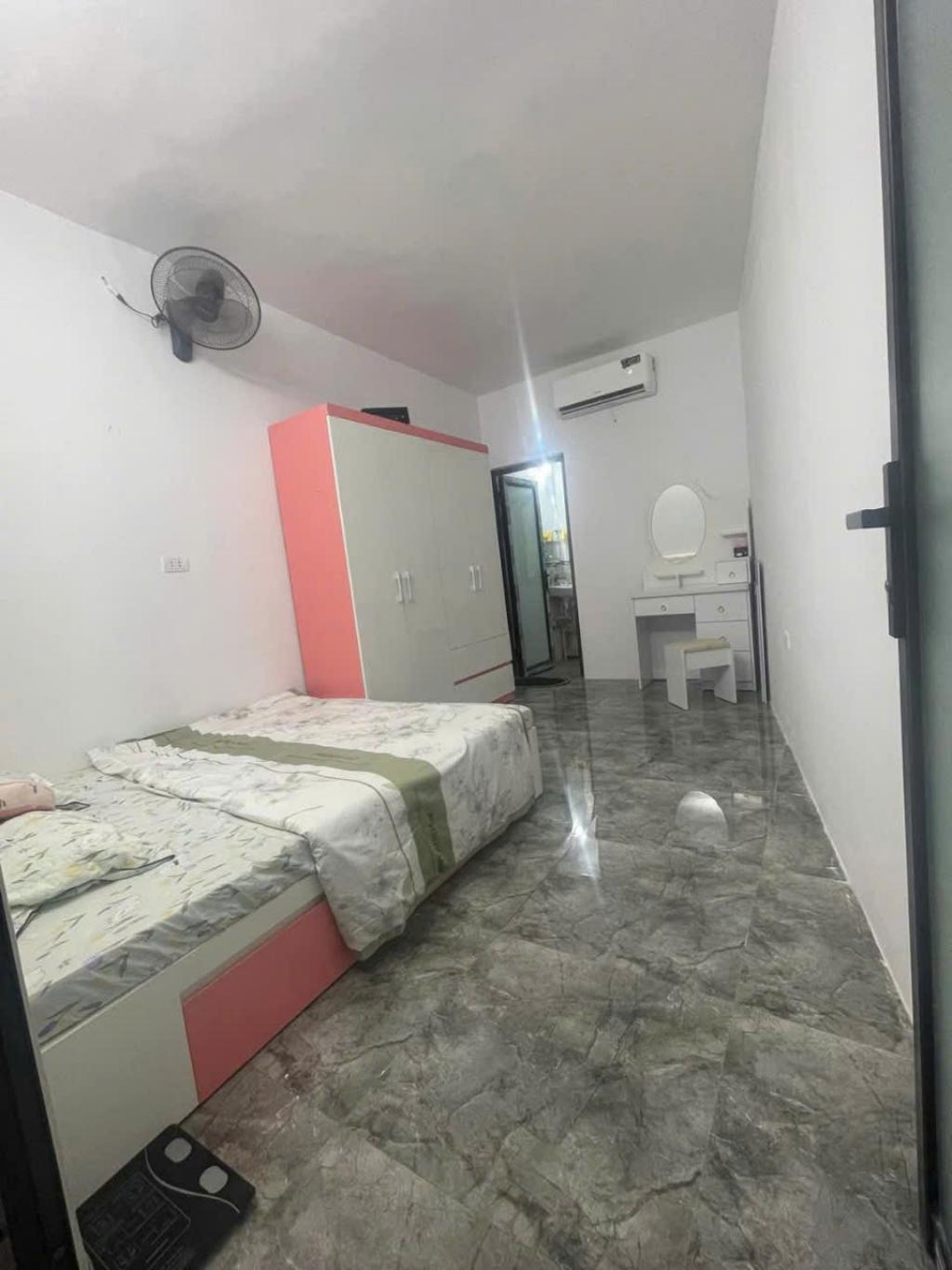 Bán nhà Giải Phóng - diện tích 22m2 3 tầng - Ô TÔ TRÁNH - giá 3,9 tỷ