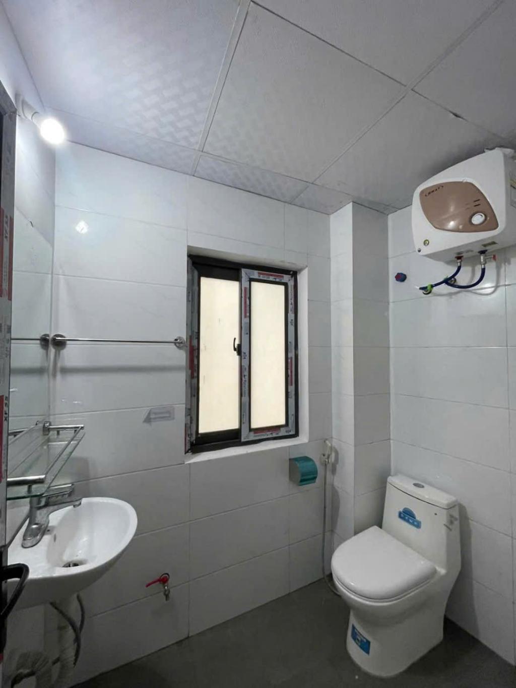 Bán nhà Giải Phóng - diện tích 22m2 3 tầng - Ô TÔ TRÁNH - giá 3,9 tỷ