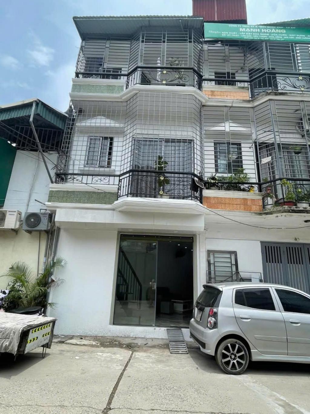 Bán nhà Giải Phóng - diện tích 22m2 3 tầng - Ô TÔ TRÁNH - giá 3,9 tỷ