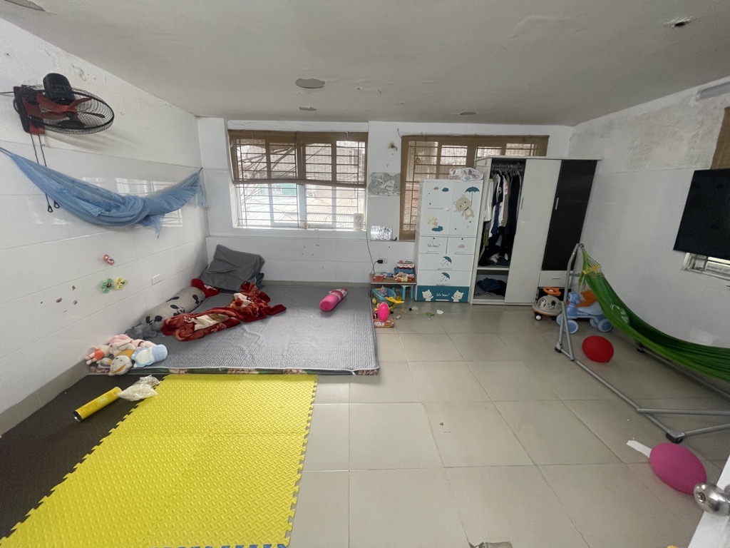 Bán nhà Nguyễn Xiển - diện tích 50m2 3 tầng - ô tô tránh - giá 5 tỷ