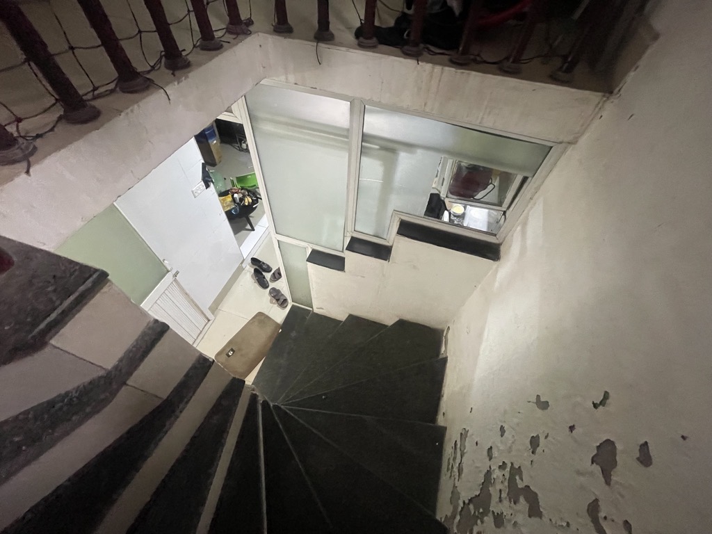 Bán nhà Nguyễn Xiển - diện tích 50m2 3 tầng - ô tô tránh - giá 5 tỷ