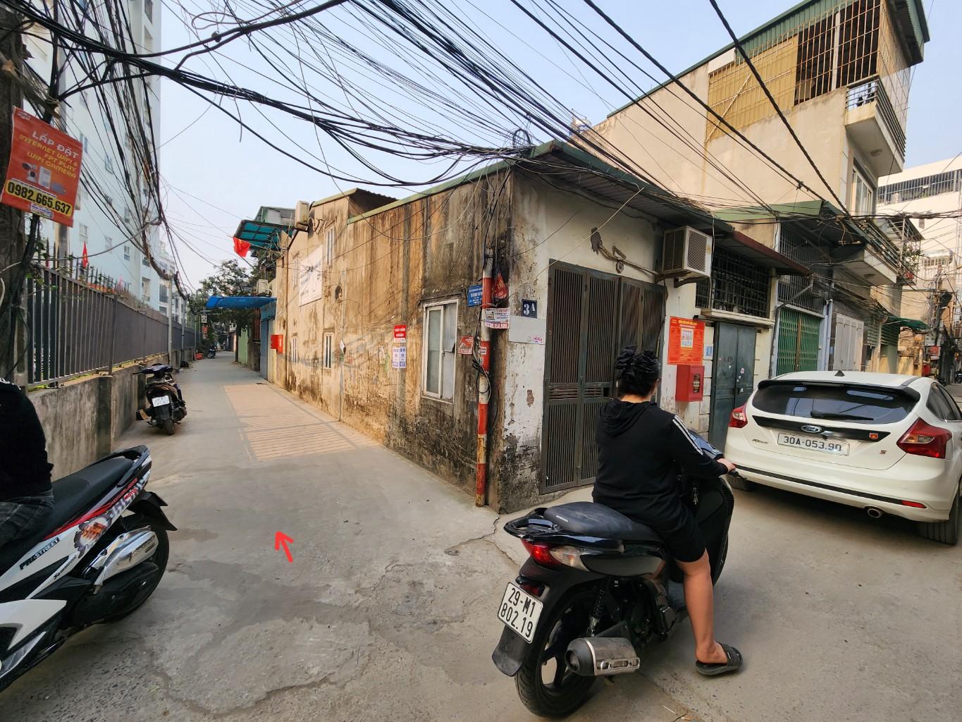 Bán nhà Định Công Hạ - diện tích 33m2 3 tầng - Nhà xây mới khung cột - giá 2,4 tỷ