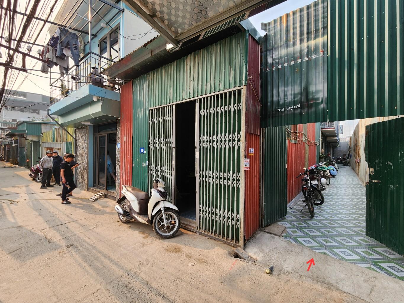 Bán nhà Định Công Hạ - diện tích 33m2 3 tầng - Nhà xây mới khung cột - giá 2,4 tỷ