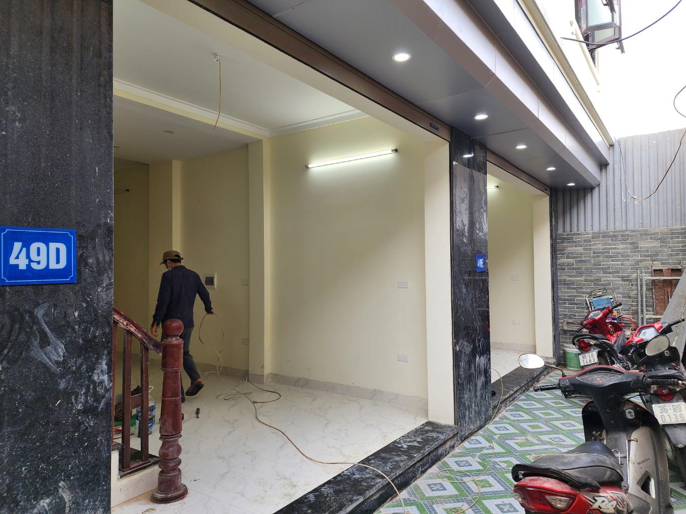 Bán nhà Định Công Hạ - diện tích 33m2 3 tầng - Nhà xây mới khung cột - giá 2,4 tỷ