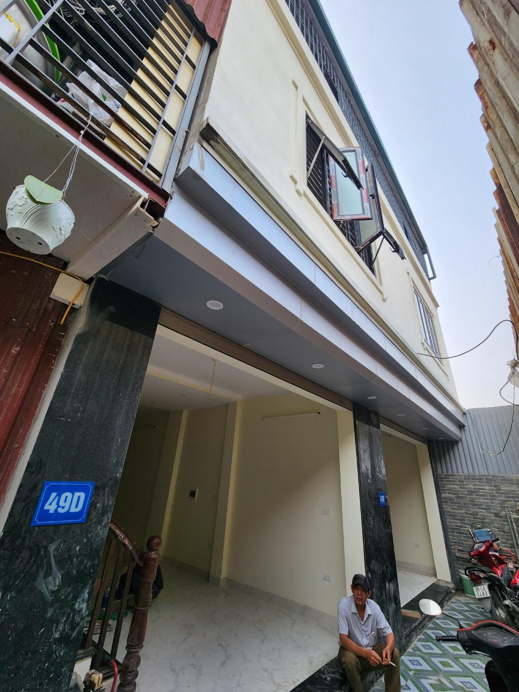 Bán nhà Định Công Hạ - diện tích 33m2 3 tầng - Nhà xây mới khung cột - giá 2,4 tỷ