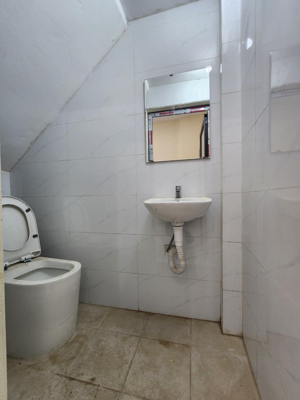 Bán nhà Định Công Hạ - diện tích 33m2 3 tầng - Nhà xây mới khung cột - giá 2,4 tỷ