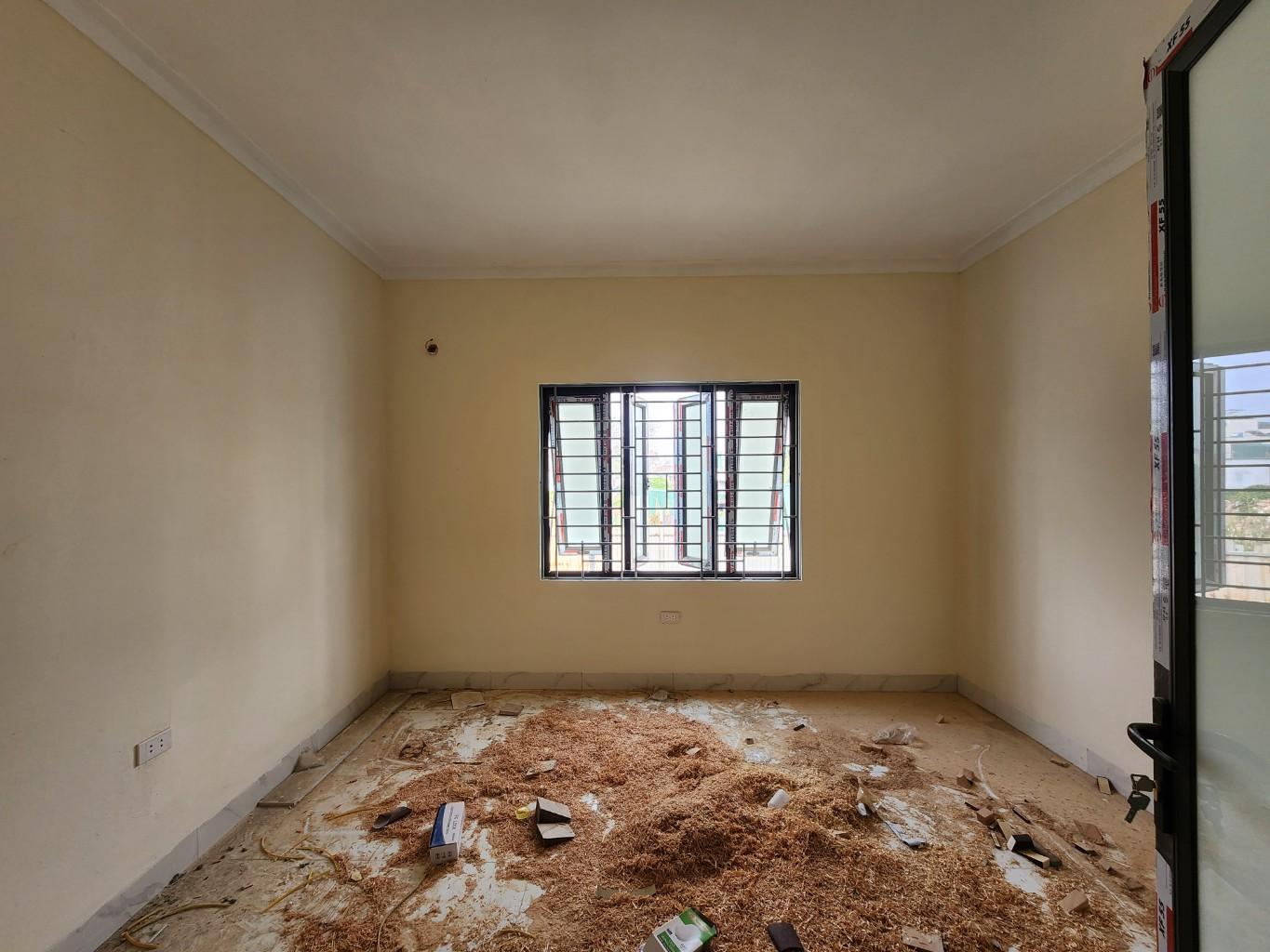 Bán nhà Định Công Hạ - diện tích 33m2 3 tầng - Nhà xây mới khung cột - giá 2,4 tỷ