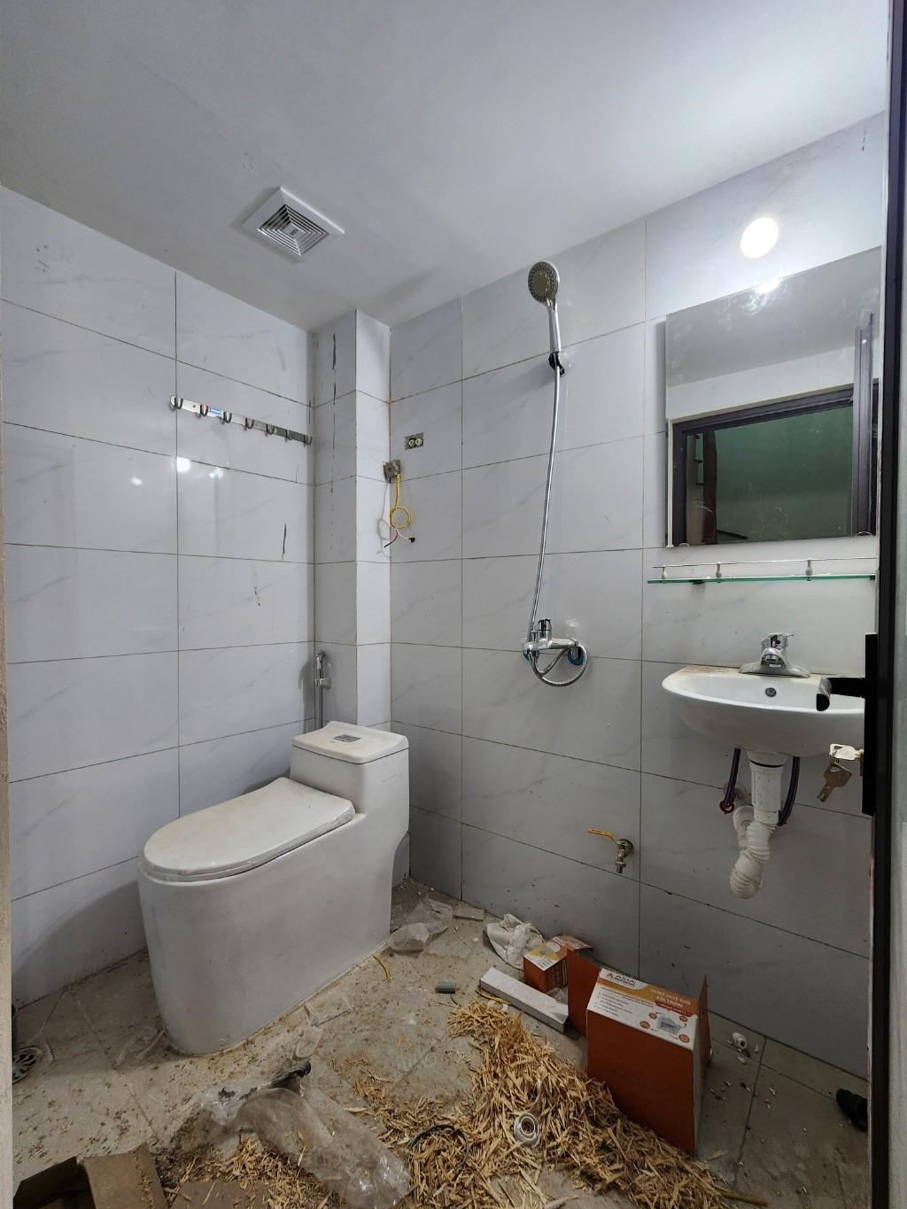 Bán nhà Định Công Hạ - diện tích 33m2 3 tầng - Nhà xây mới khung cột - giá 2,4 tỷ