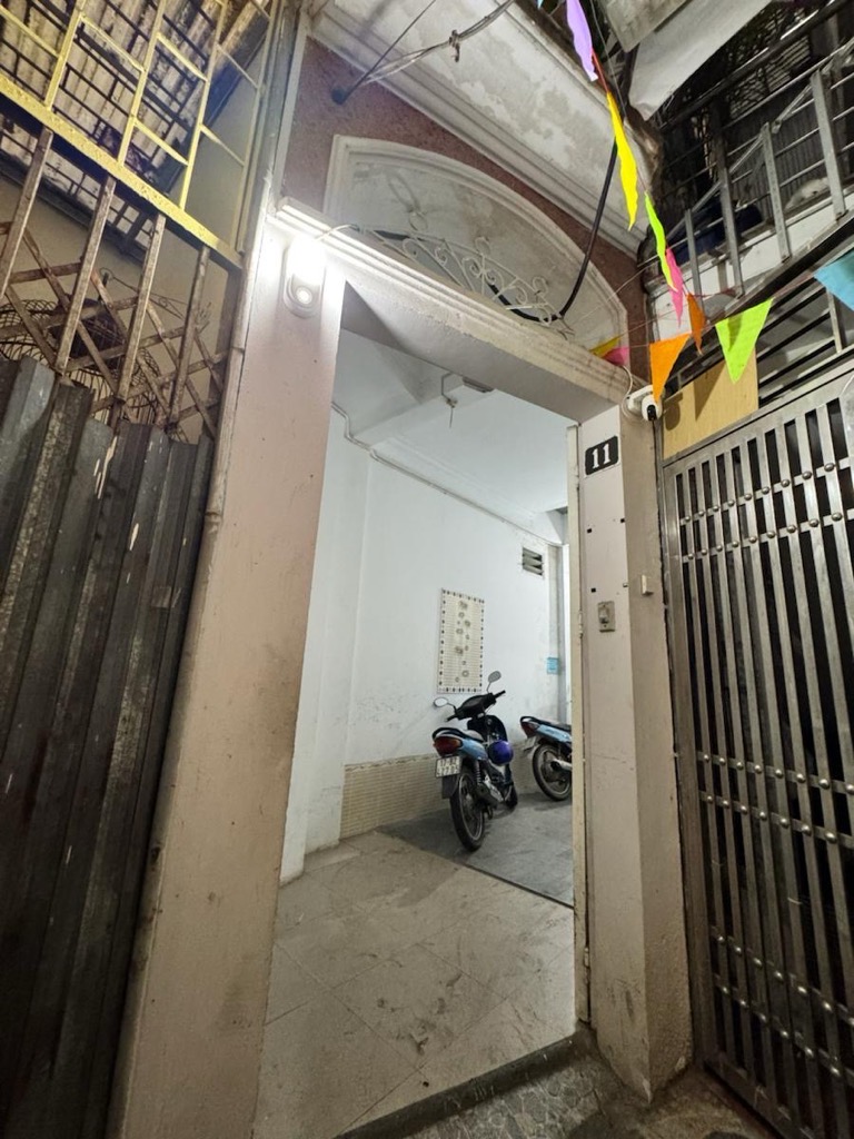 Bán nhà Trương Định - diện tích 84,2m2 5 tầng - CỰC RẺ BAY NHANH - giá 13,1 tỷ