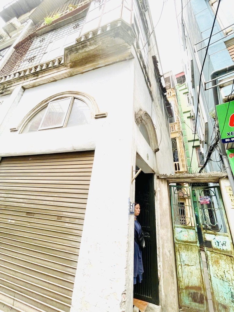 Bán nhà Phố 8/3 - diện tích 30m2 3 tầng - Nhà mặt ngõ, ô tô 30m - giá 6,5 tỷ