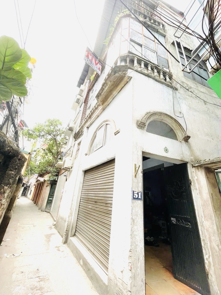 Bán nhà Phố 8/3 - diện tích 30m2 3 tầng - Nhà mặt ngõ, ô tô 30m - giá 6,5 tỷ