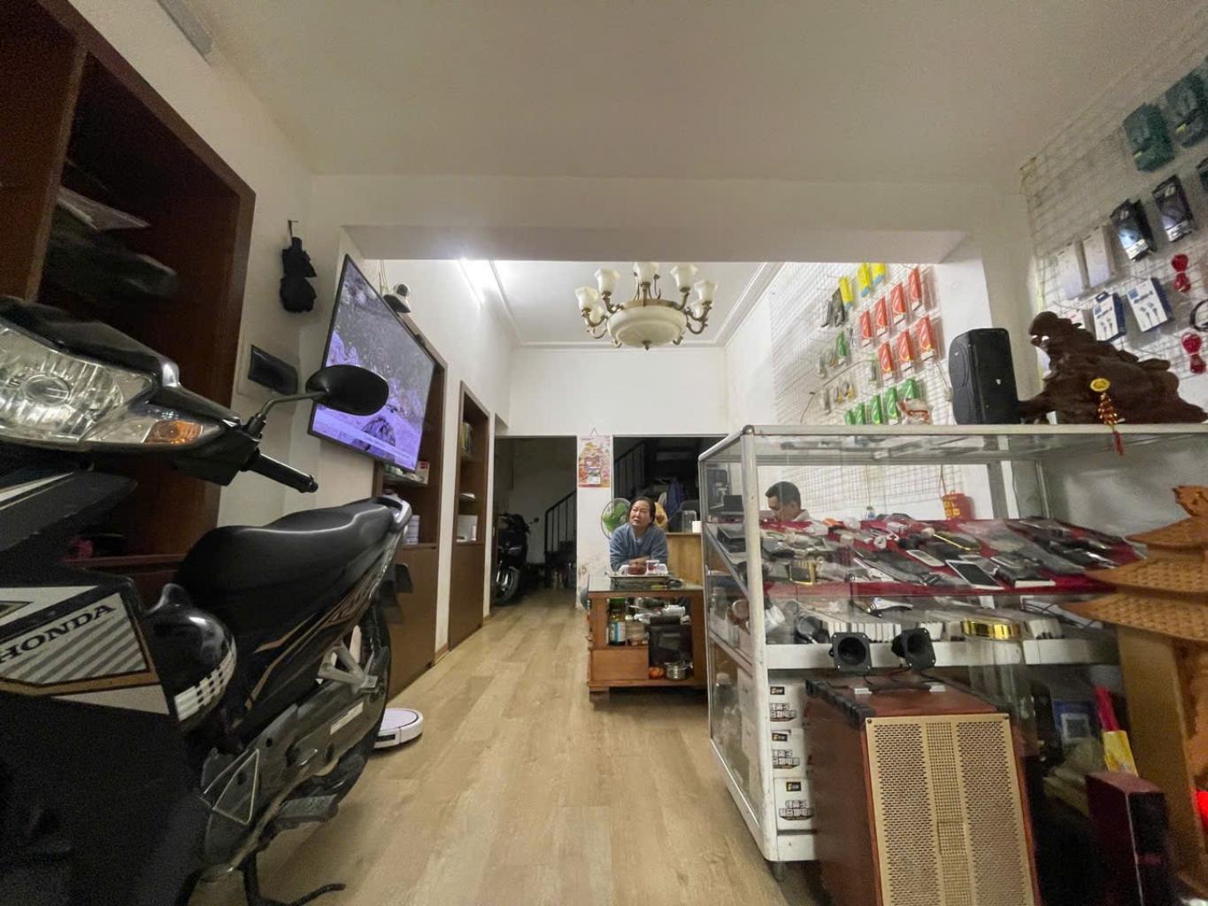 Bán nhà Định Công - diện tích 40m2 2 tầng - Ô tô tránh - giá 9,1 tỷ