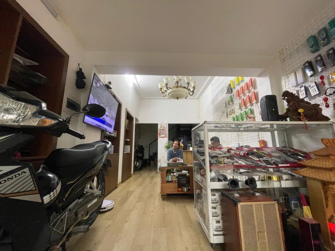 Bán nhà Định Công - diện tích 40m2 2 tầng - Ô tô tránh - giá 9,1 tỷ