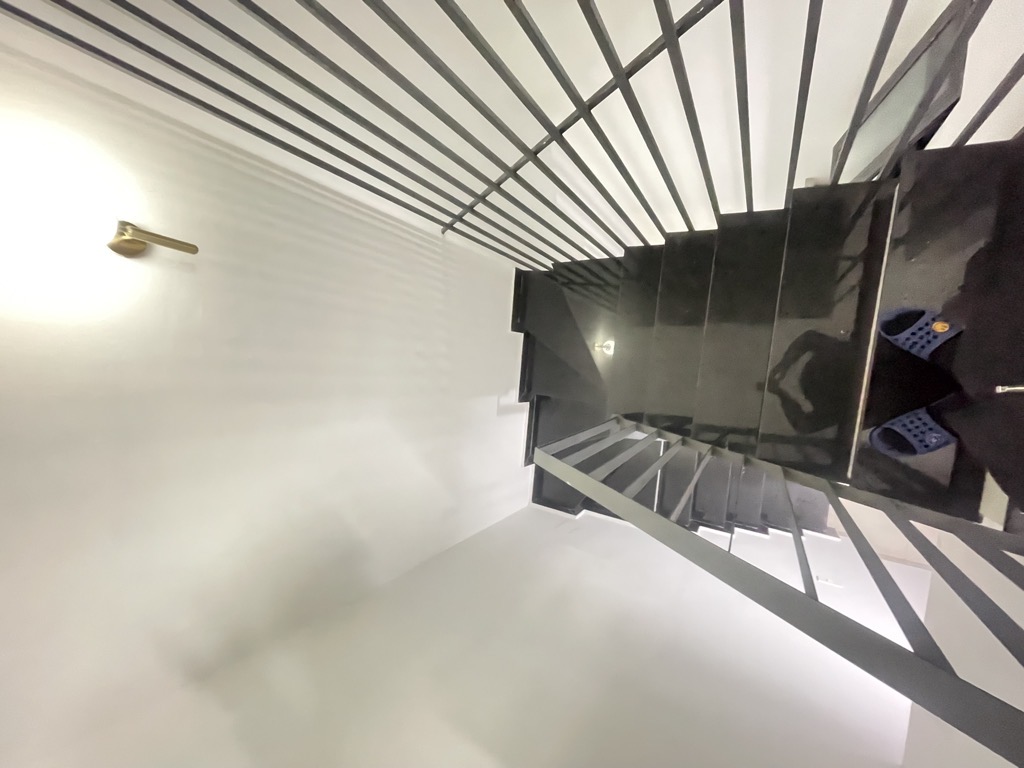 Bán nhà Minh Khai - diện tích 35m2 6 tầng - Ô tô đỗ cổng - giá 12,5 tỷ