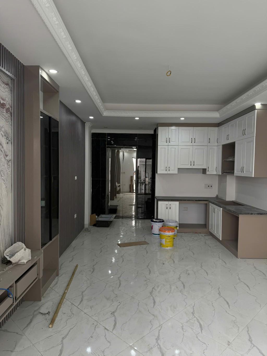 Bán nhà thanh lân - diện tích 40m2 6 tầng - Ô tô tránh - giá 12,9 tỷ