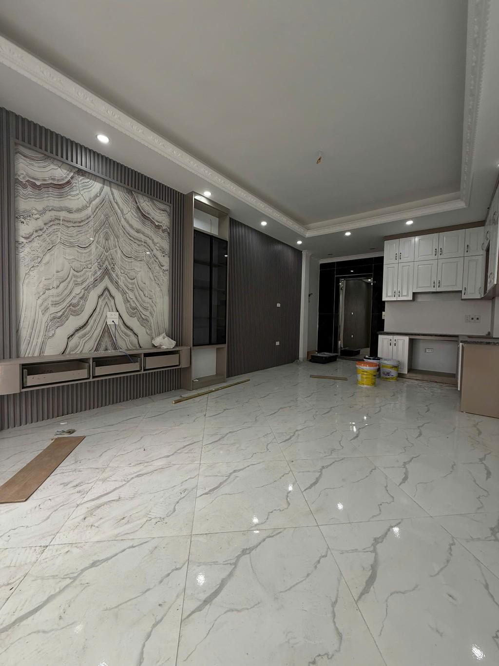 Bán nhà thanh lân - diện tích 40m2 6 tầng - Ô tô tránh - giá 12,9 tỷ