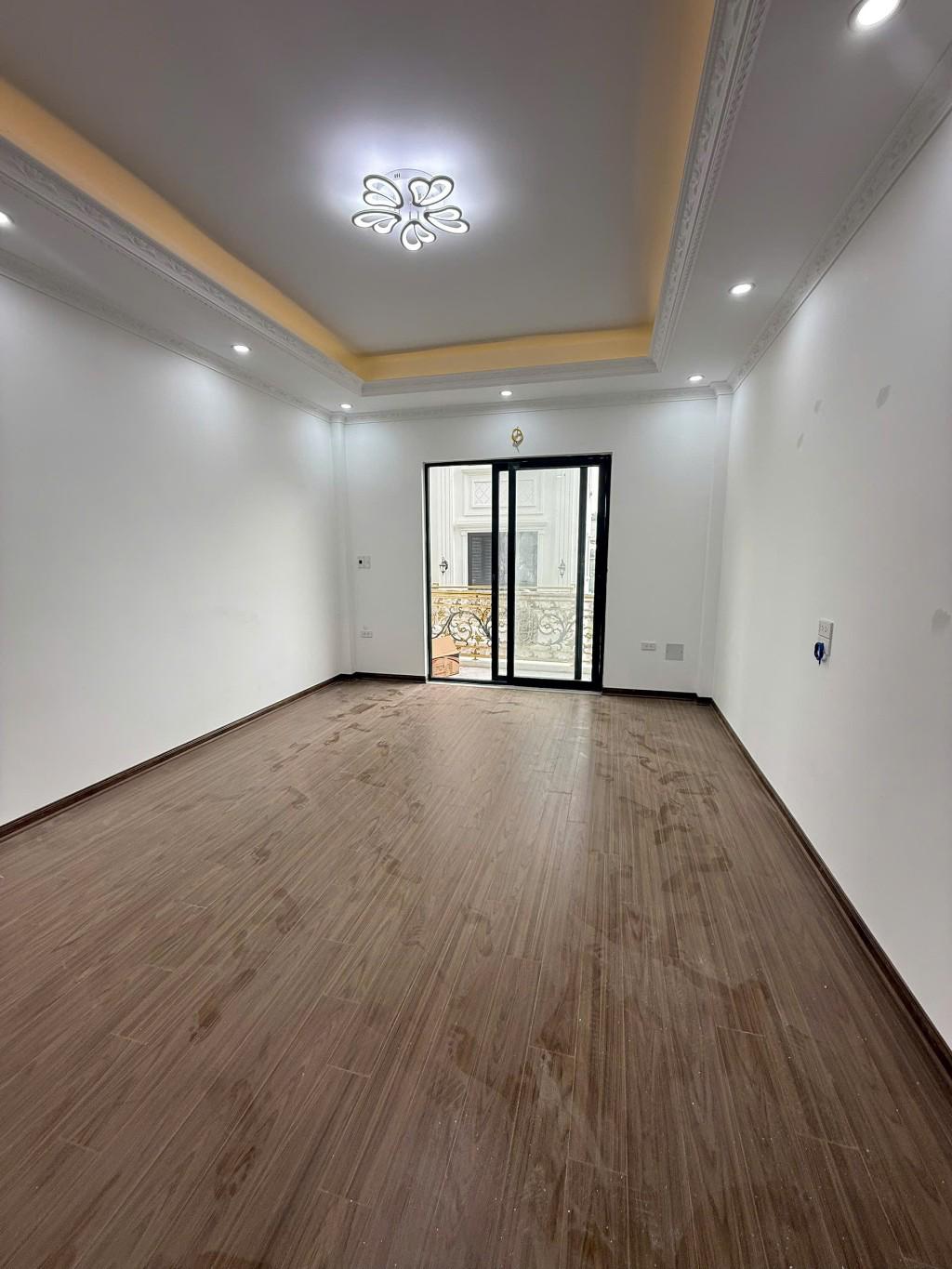 Bán nhà thanh lân - diện tích 40m2 6 tầng - Ô tô tránh - giá 12,9 tỷ